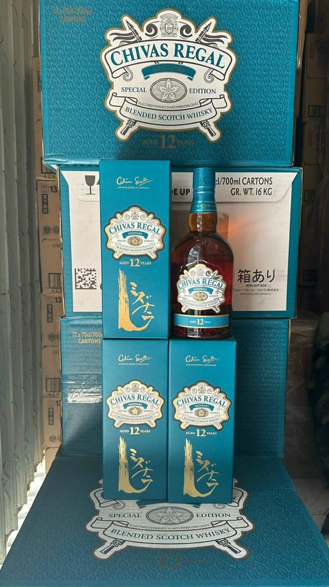 Rượu Chivas Regal Mizunara 12 xách Nhật 700ml